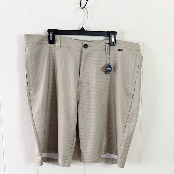 Travis Mathew tan patterned golf shorts performance lightweight size 40 new - Picture 1 of 7